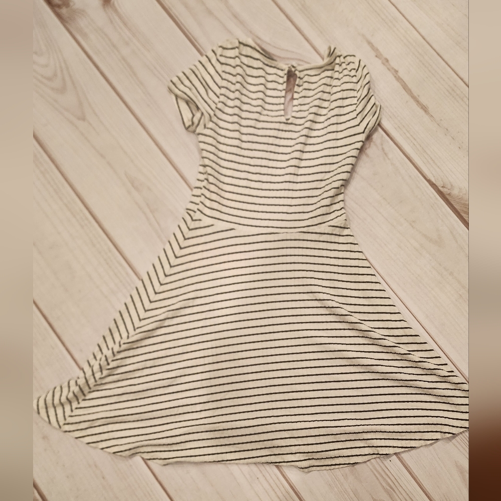 Spring dress - Picture 3 of 3